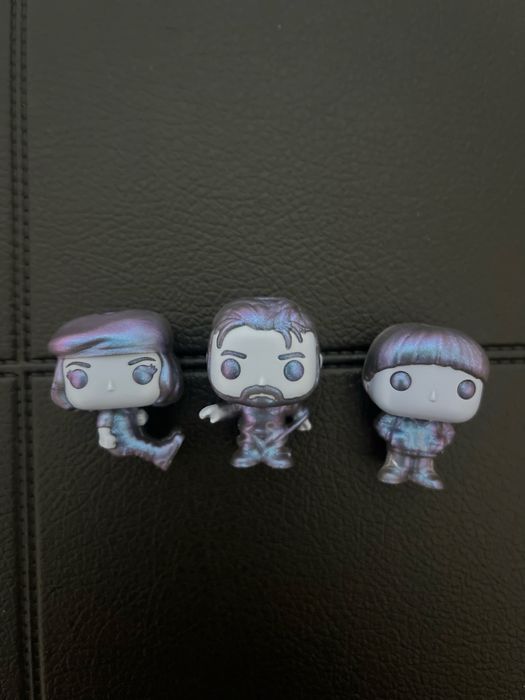 Фигурки  киндер  очень странные дела