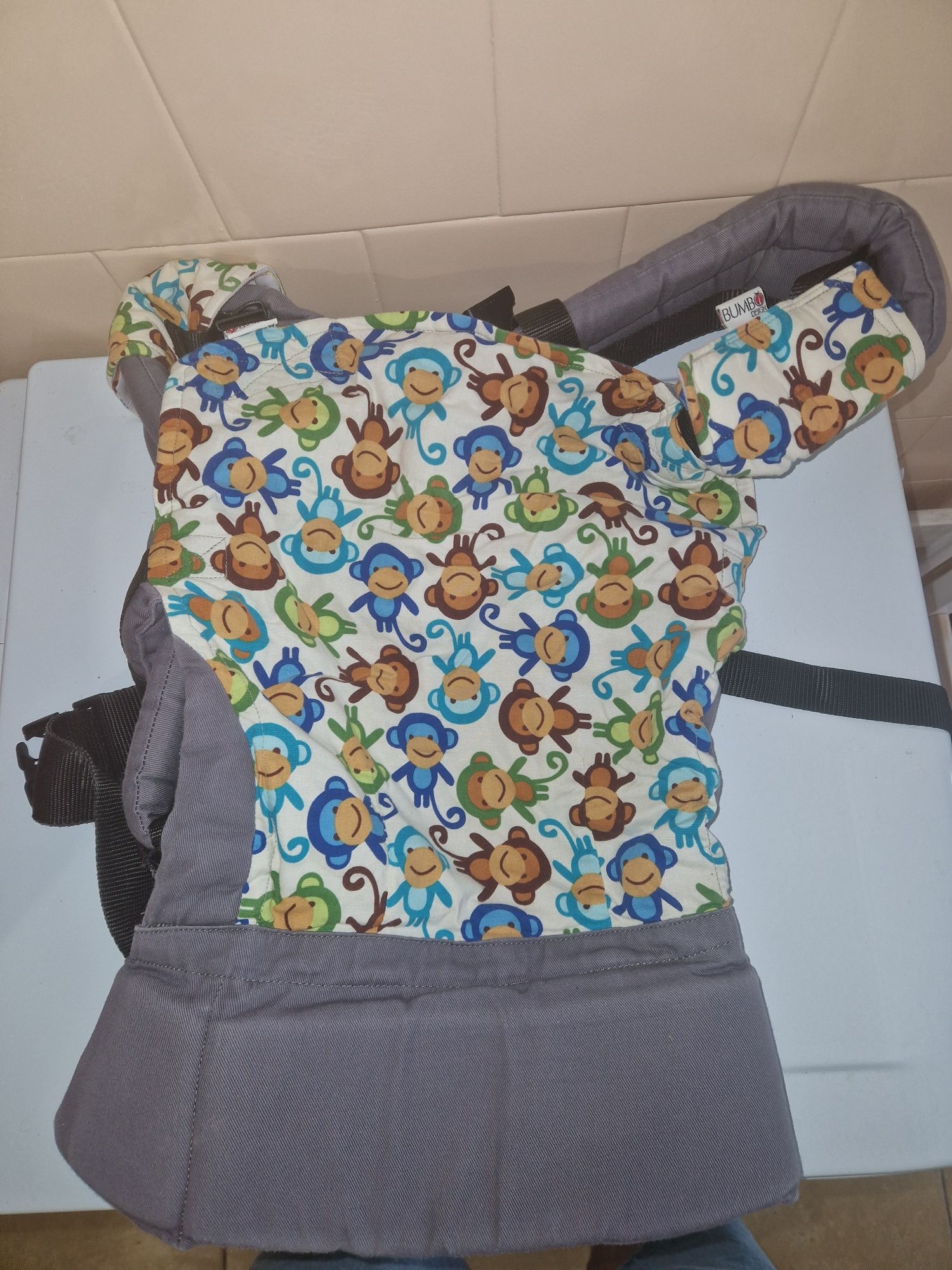 Marsupiu Bumbo Design Ergonomic Standard Monkeys + Protectii de Bretel