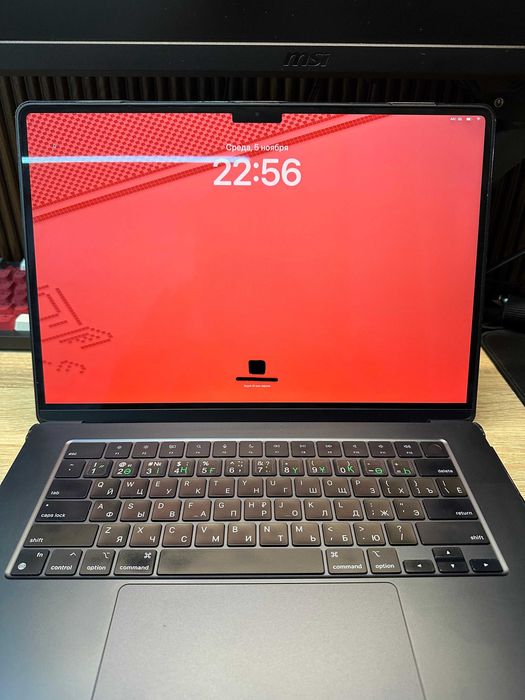 MacBook Air 15″ M2 (8 ГБ RAM / 256 ГБ SSD)