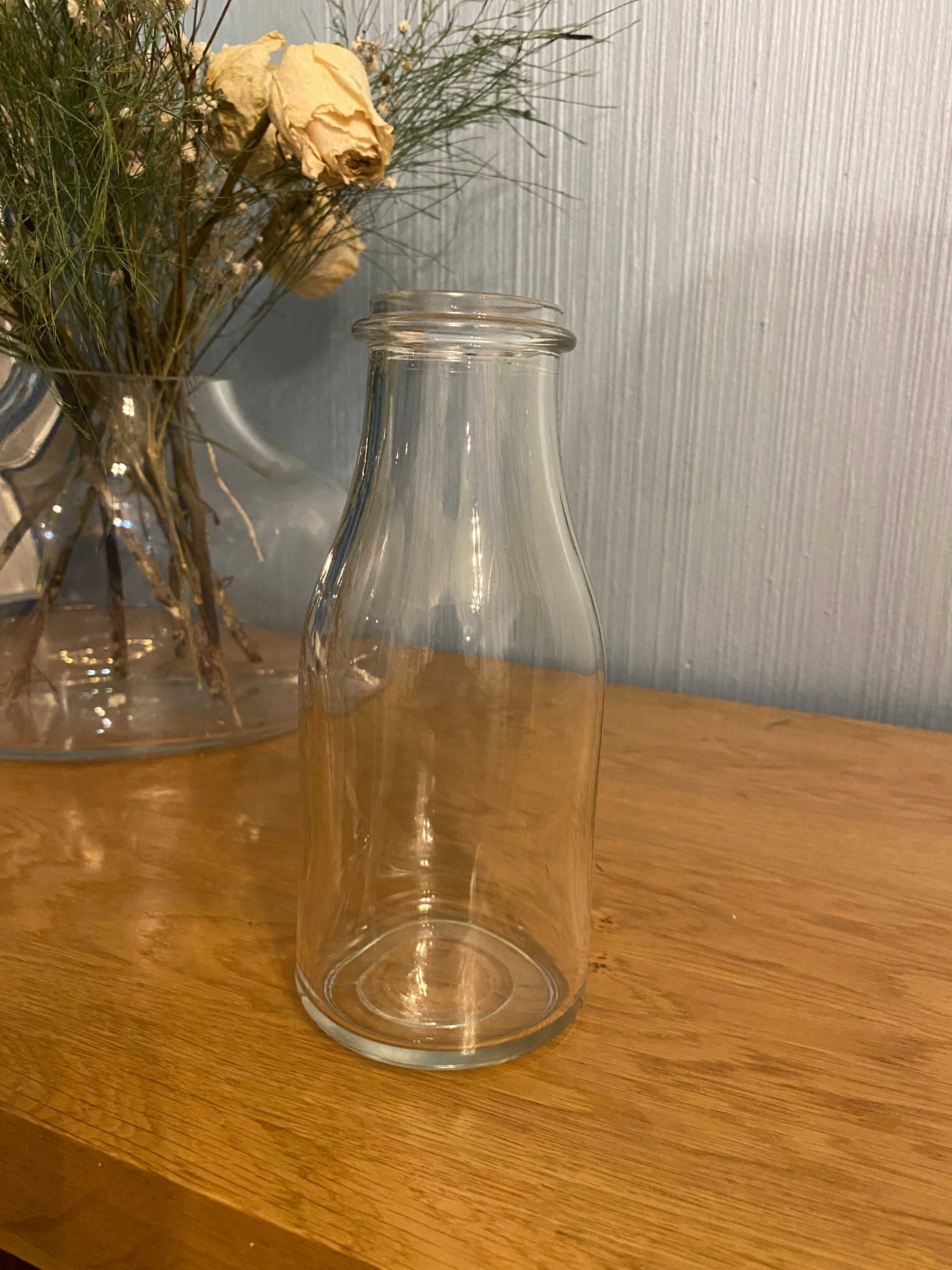 Декоративни стъклени купа и бутилки