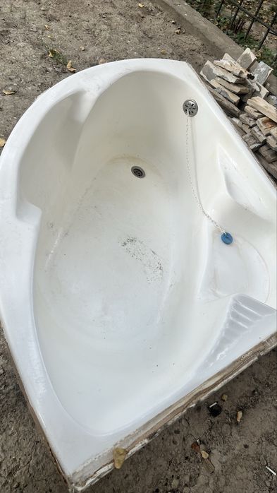 Продаётся Ванна чугунная