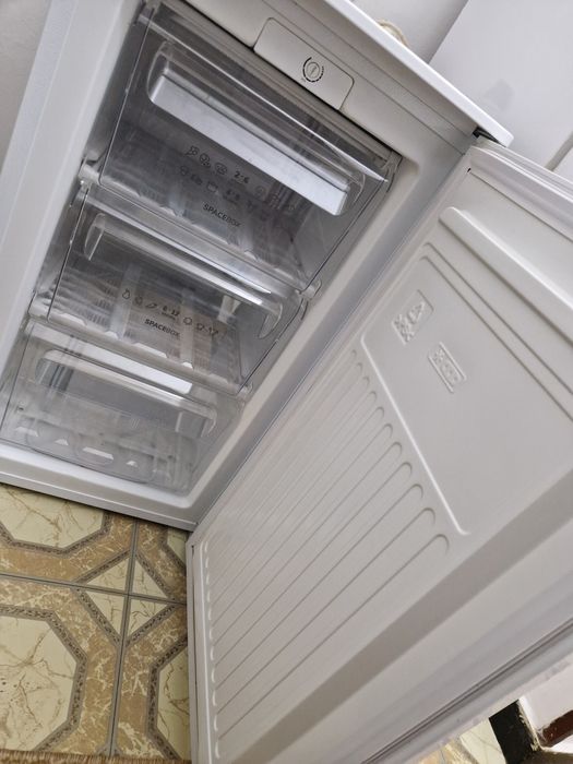 Vând congelator Gorenje