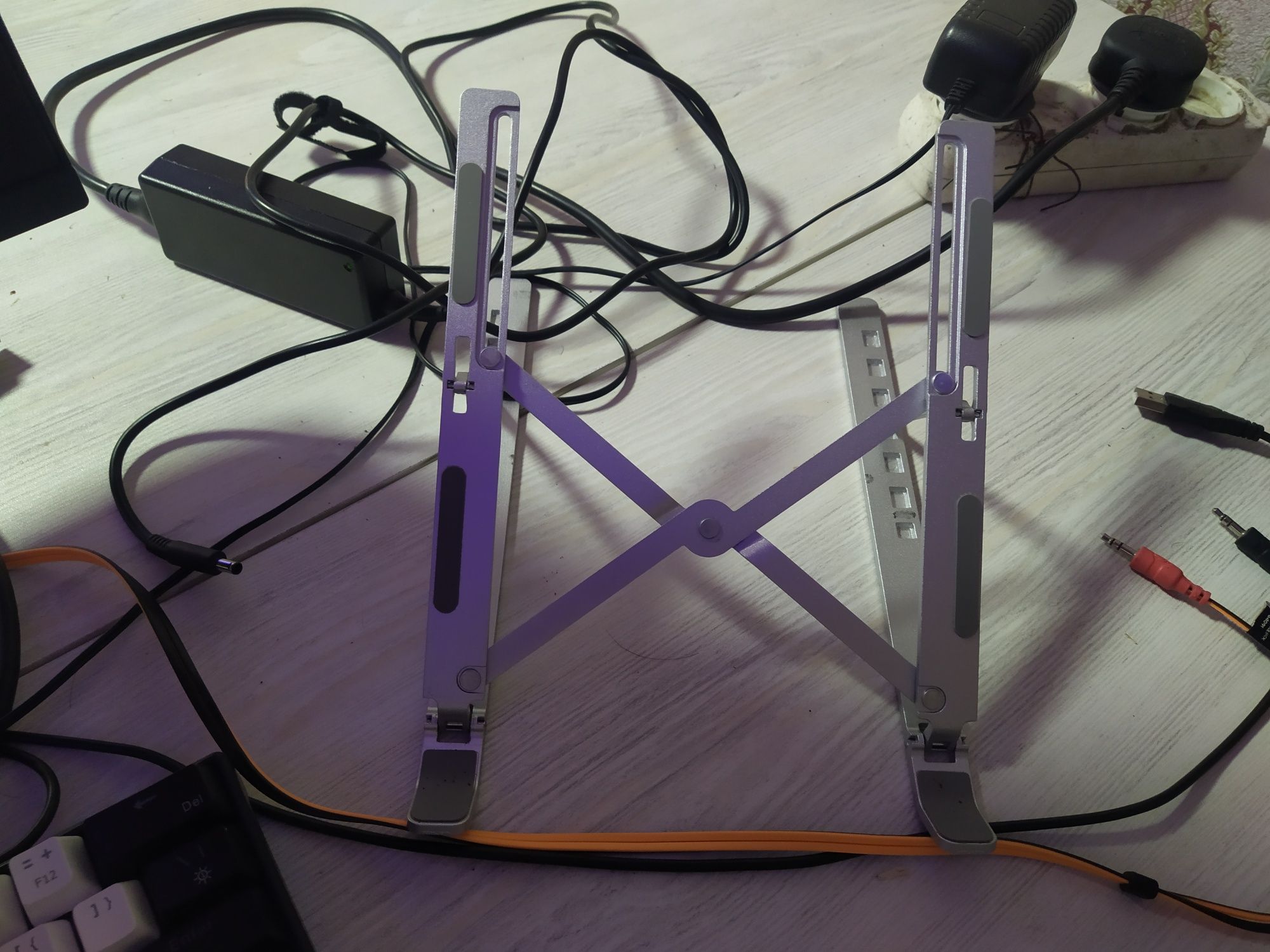 Dell Noutbuk Monitor Stol stullari bilan sotiladi ideal!
