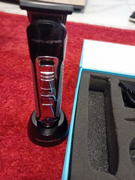 Masina profesionala de tuns cu acumulator