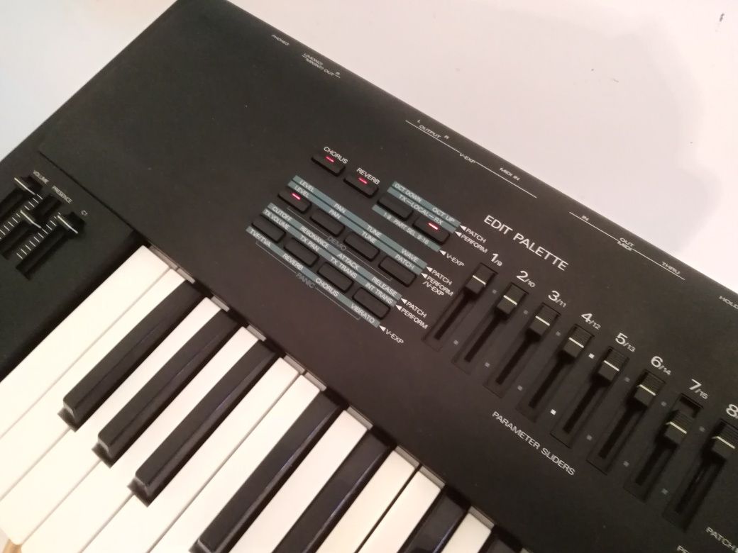 ROLAND JV-90 orga pian sintetizator