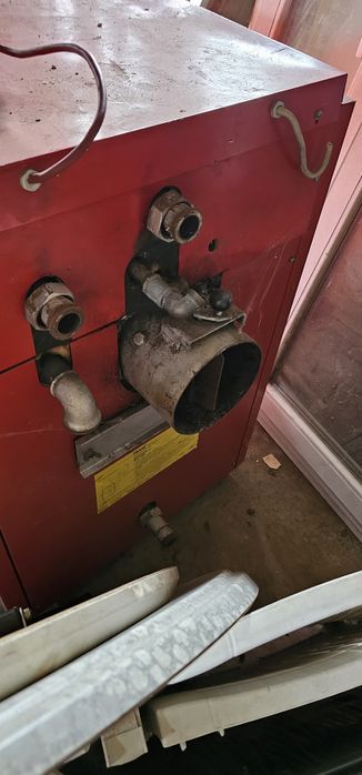 Vând centrală pe lemn și motorină.