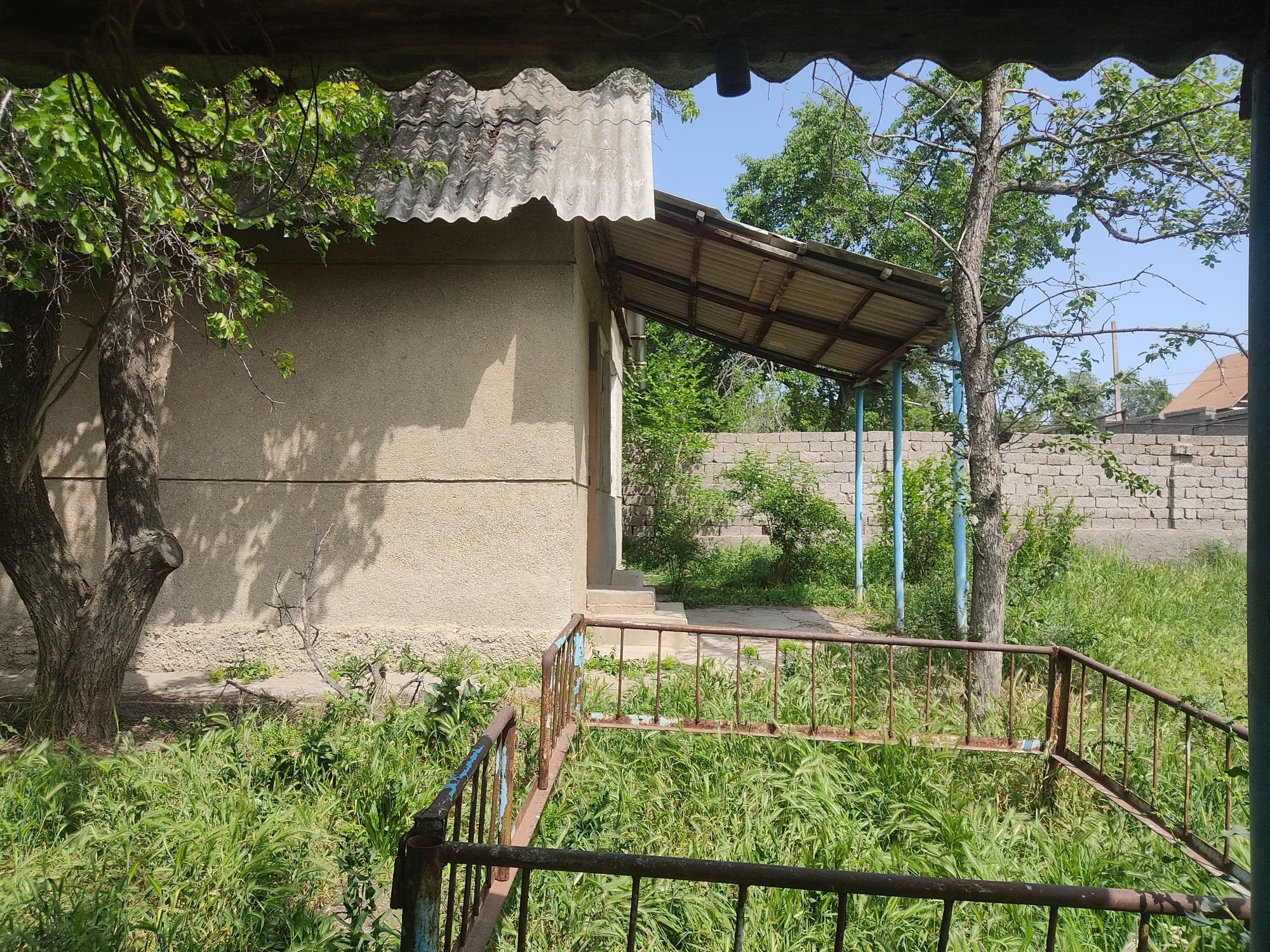 Продается дача в пос.Навбахор, Паркенским районе