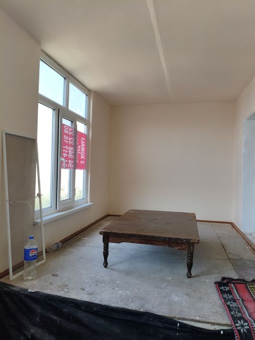 Срочно сотилади 3 хонали квартира.72 серияли гиштли.24000y.e