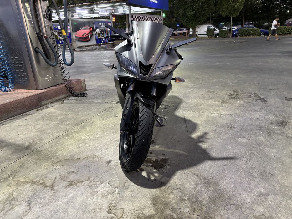 Motocicleta YAMAHA YZF R125 cc