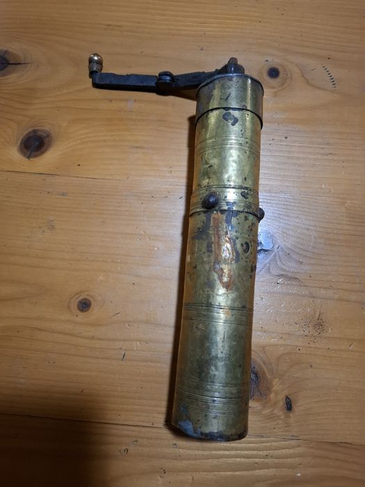 Мелничка за кафе много стара