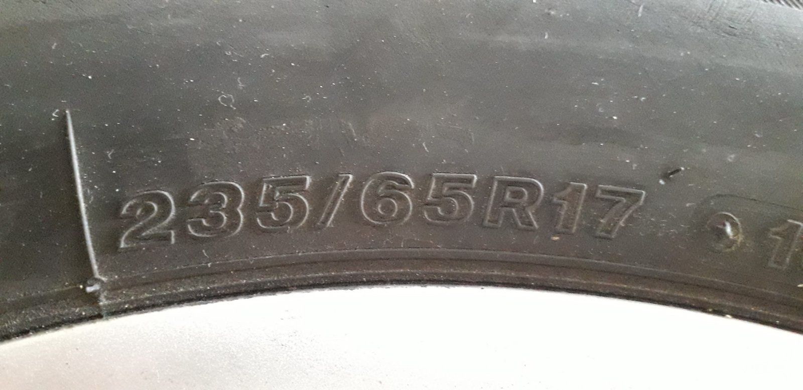 Гуми 235/65/17 Bridgestone Blizzak lm80