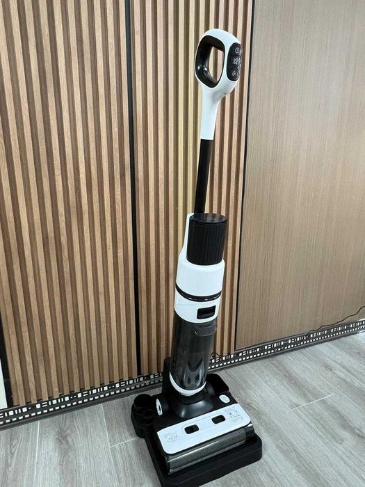 Моющий вертикальный пылесос