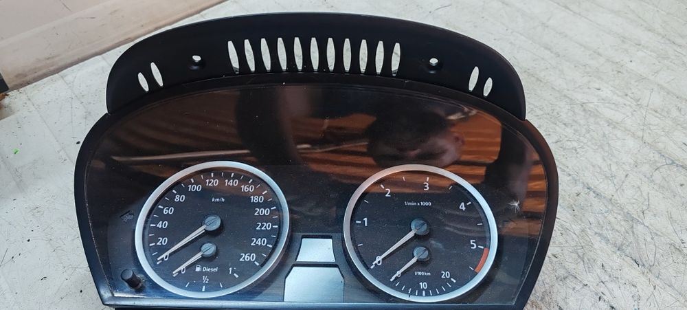 Ceas bord BMW E60 E61 530d 200lei