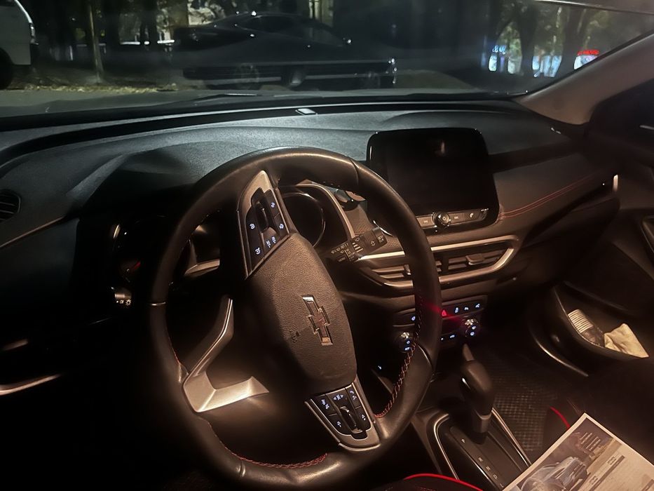 Продам Chevrolet Tracker 2 Premier Redline