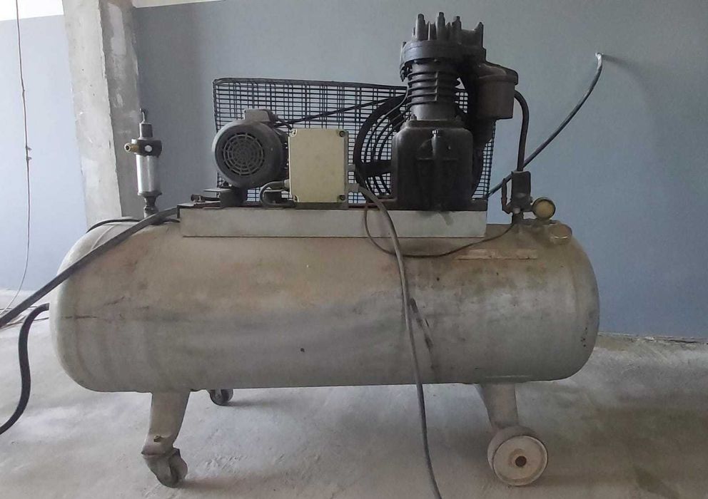 Vand compresor italian aer comprimat "Vincit Lecco" 300 litri 380 V