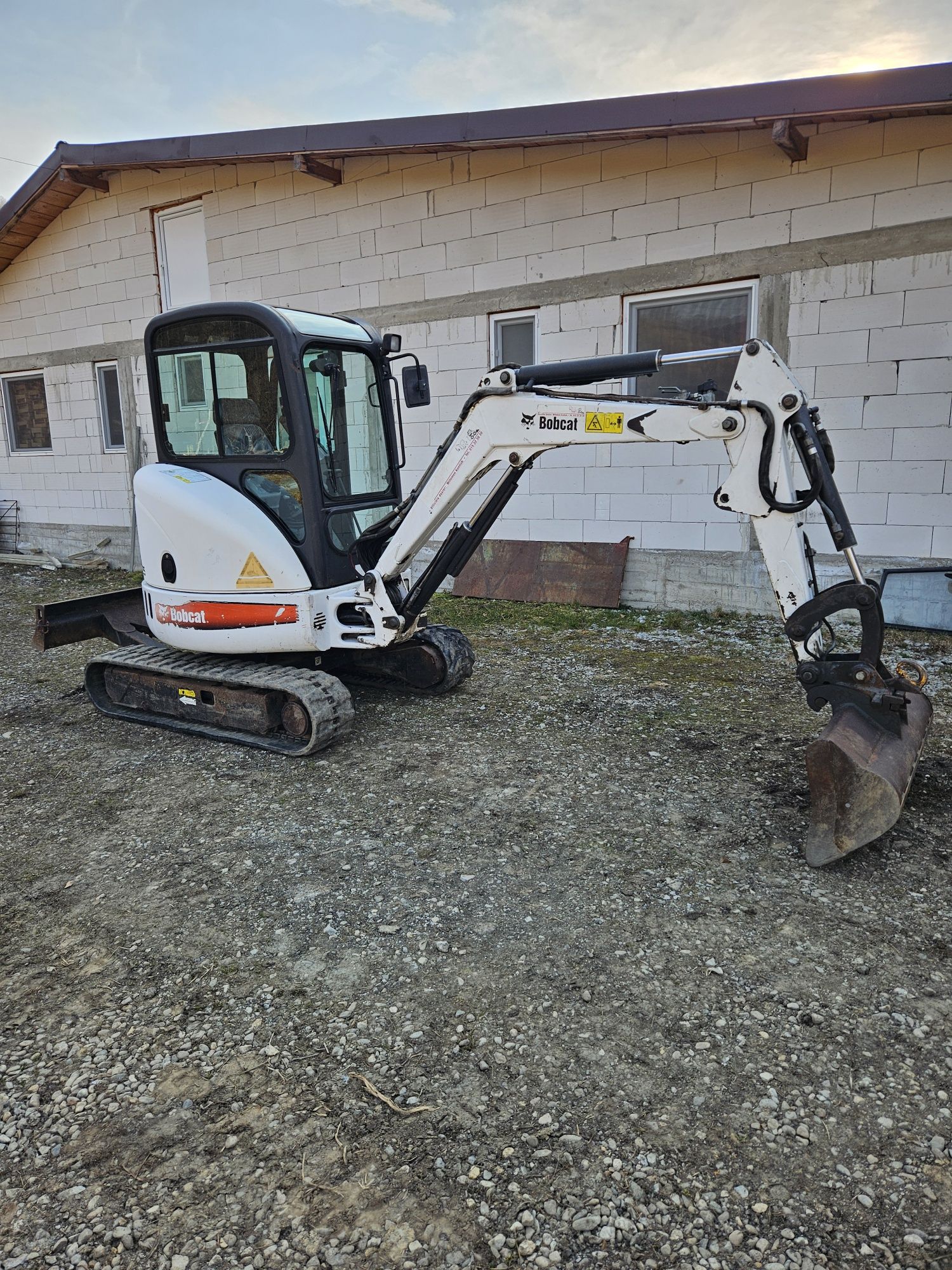 Miniexcavator Bobcat 425 2,6 t an 2009
