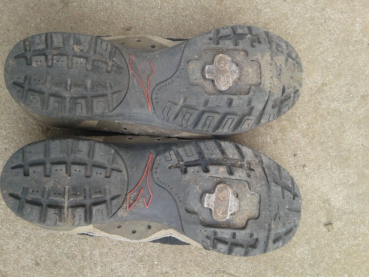 Încălțăminte Diadora de escaladă,,de urcat pe munte,preț 50 lei!