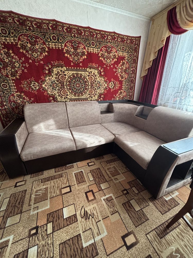 Продается диван в отличном состояние