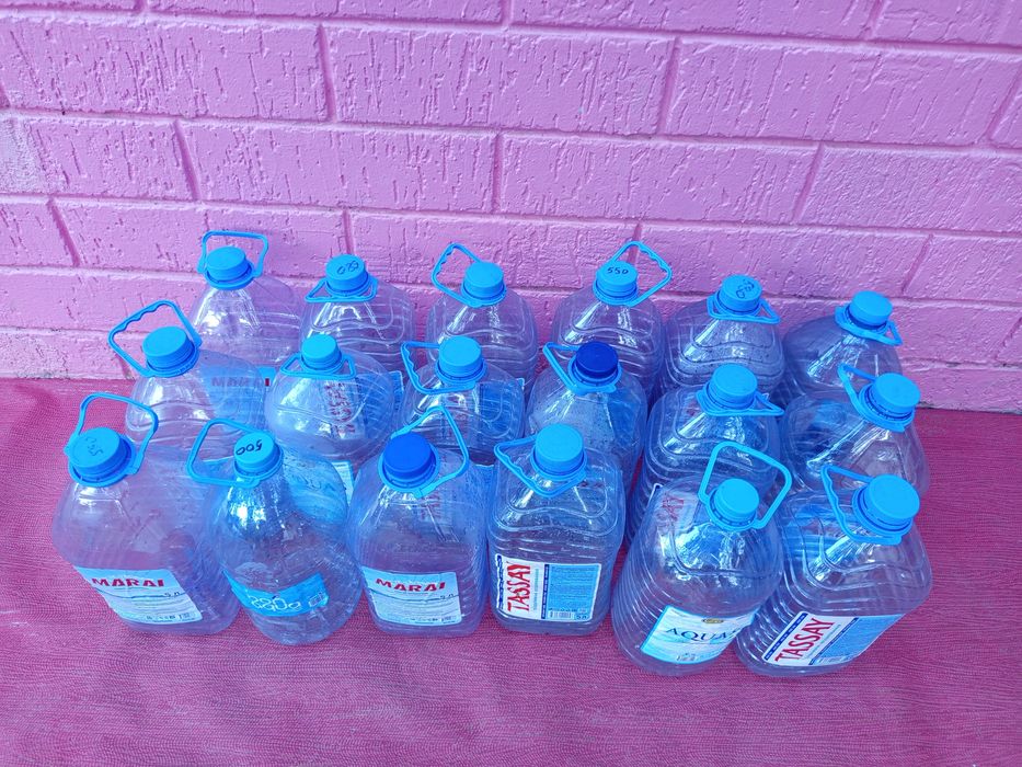 Продам баклажка 5 литров .