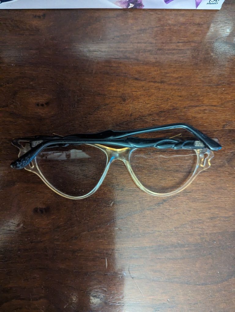 Продам оптические очки очень редкая стильная оправа
