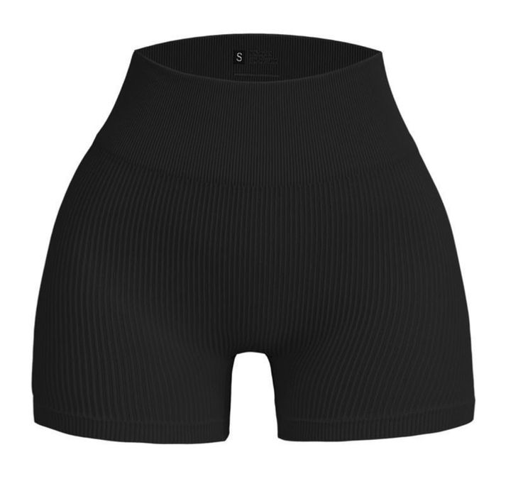 Спортивные шорты