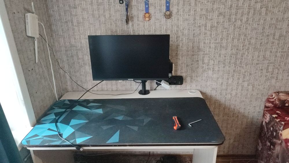 Продам стол канпютирный