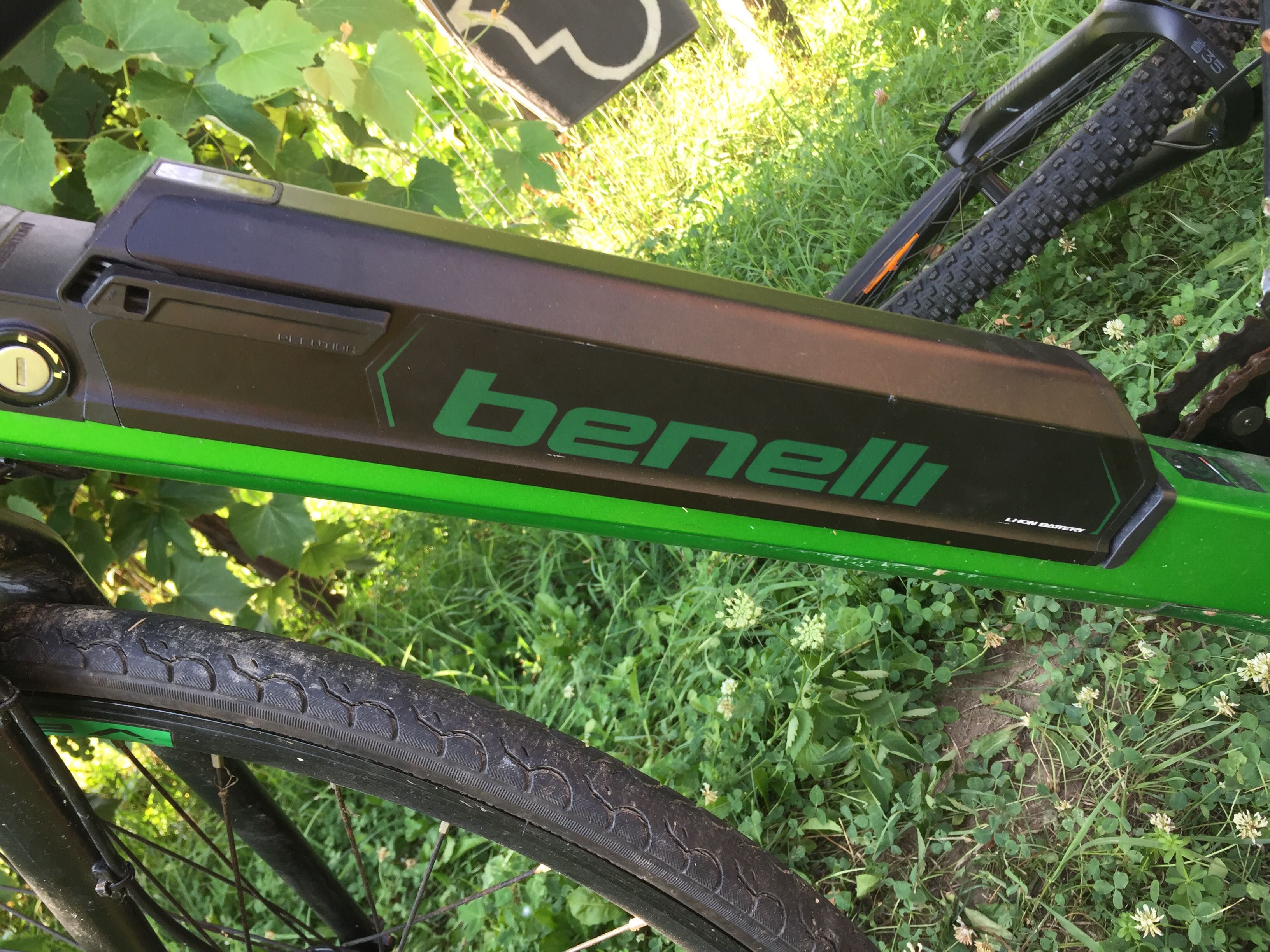 Vand bicicleta Benelli Electrică