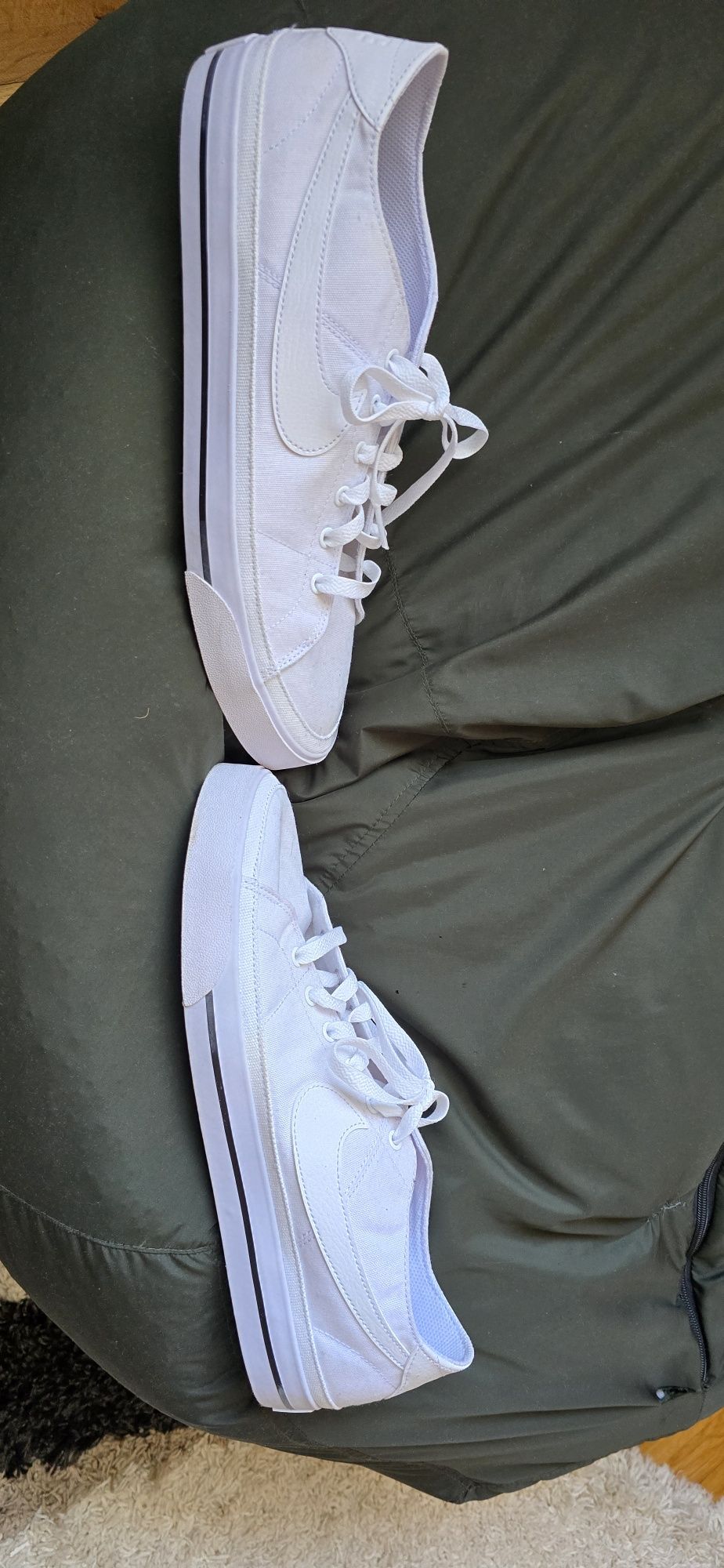 Бели кецове nike номер 45