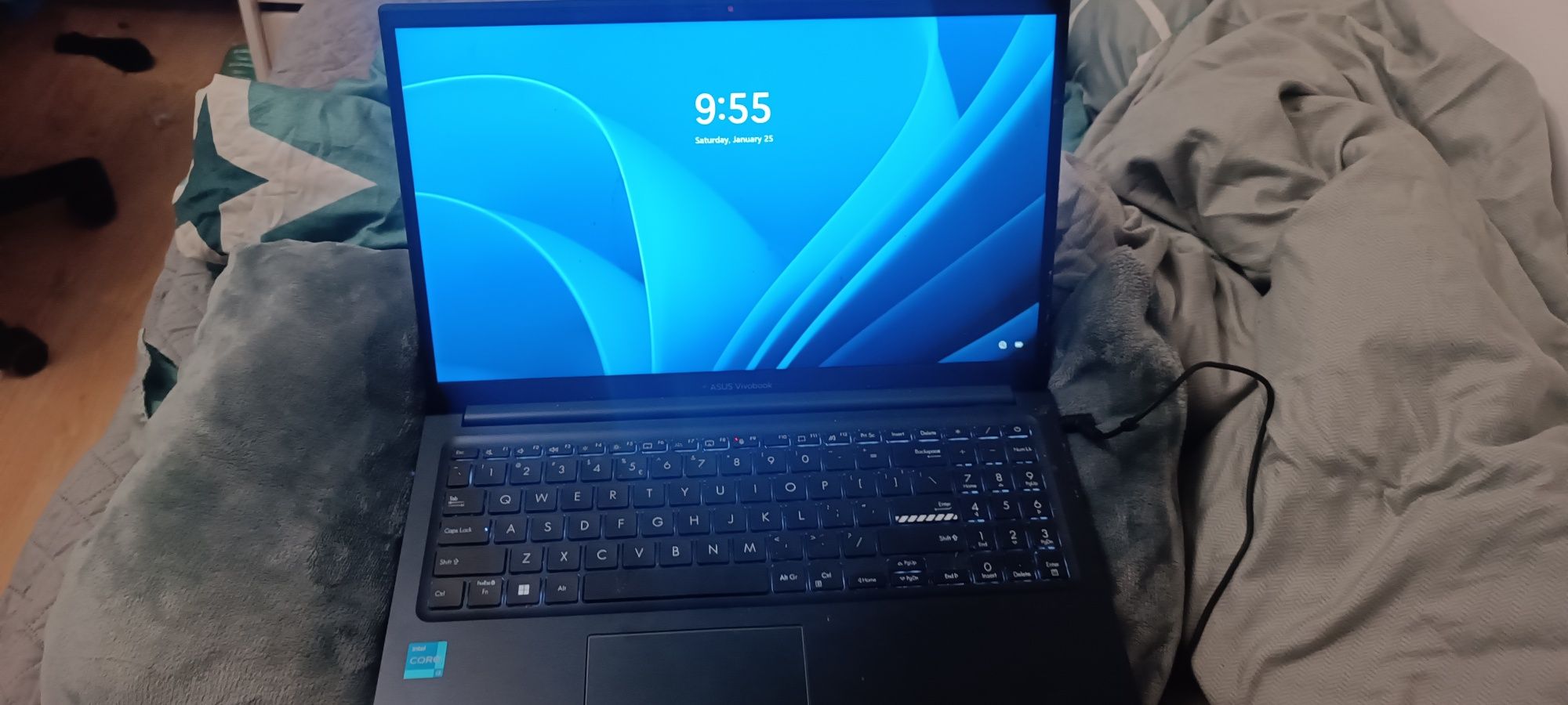 ASUS Vivobook лаптоп