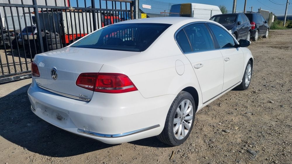 Usa dreapta fata vw passat b7 an 2013 usa fata stanga fata vw pasat b7