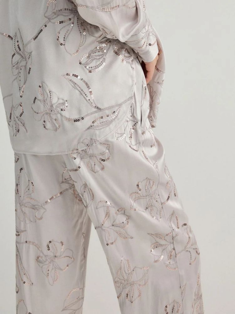 Costum superb satin 2 piese paiete bej perlat
