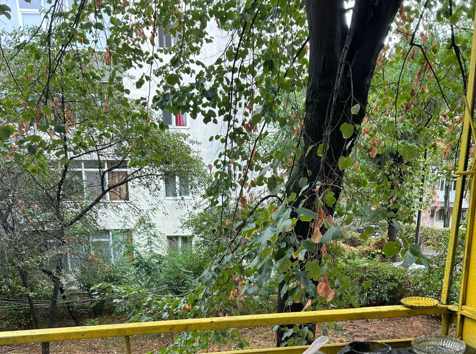 Vând apartament semidecomandat