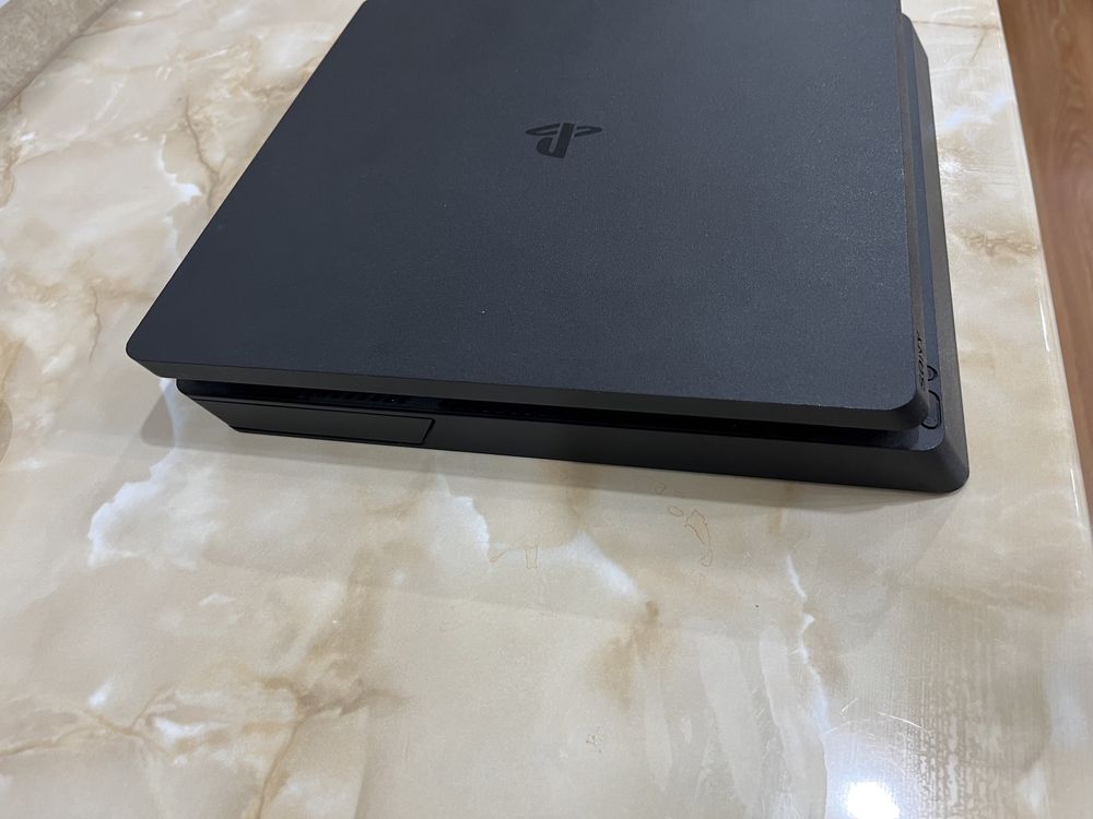 Sony PlayStation 4 Slim