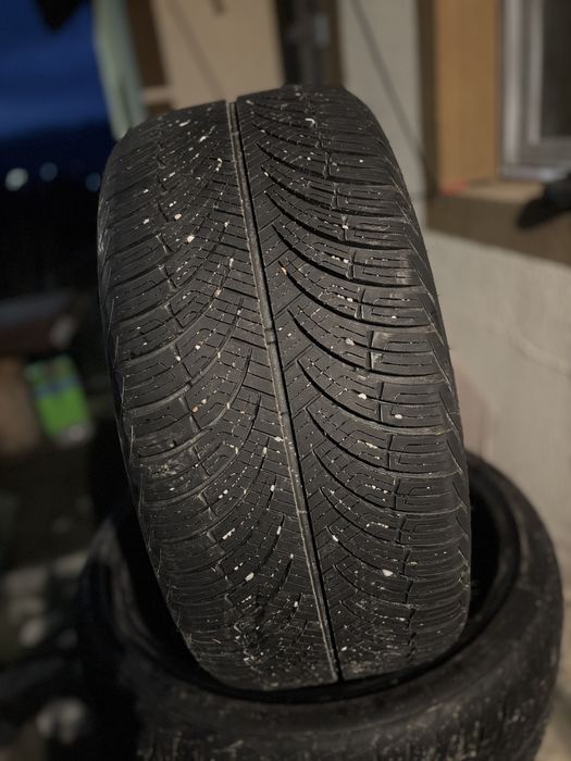 Cauciucuri R19 /235 /35