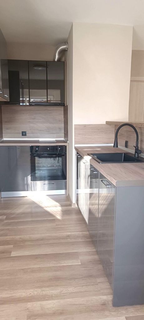 Дава се под наем Тристаен апартамент в София, Младост 4 - 106 кв.м за 760 € - Снимка #2