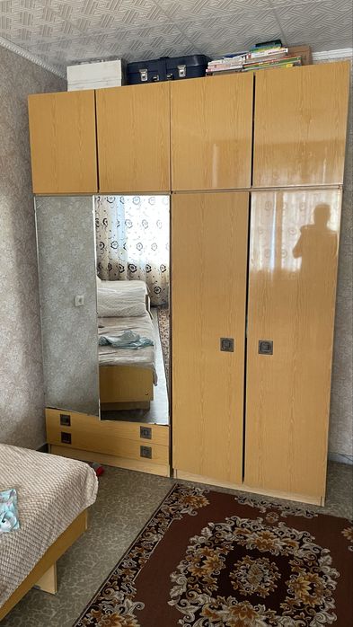 Продам шкаф с зеркалами