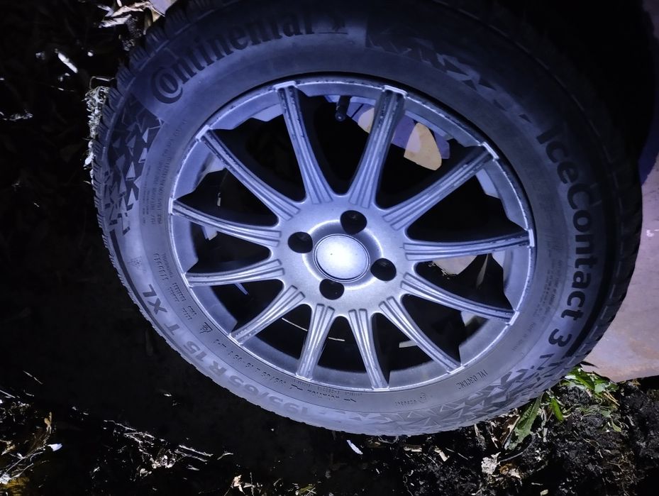 Продам диски с зимней резиной р15 стояли на ладе