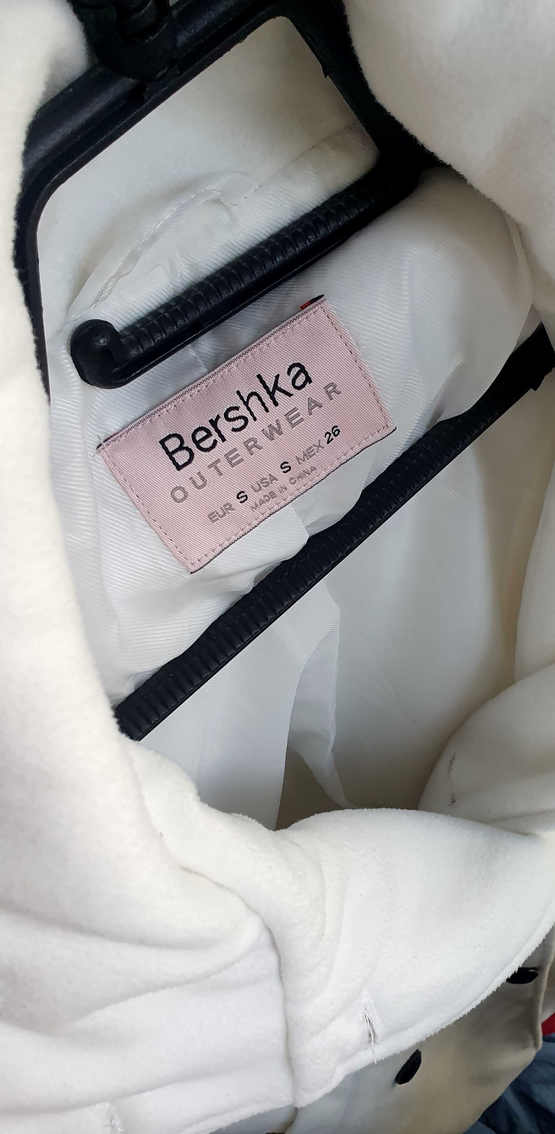 S Палто бяло Bershka