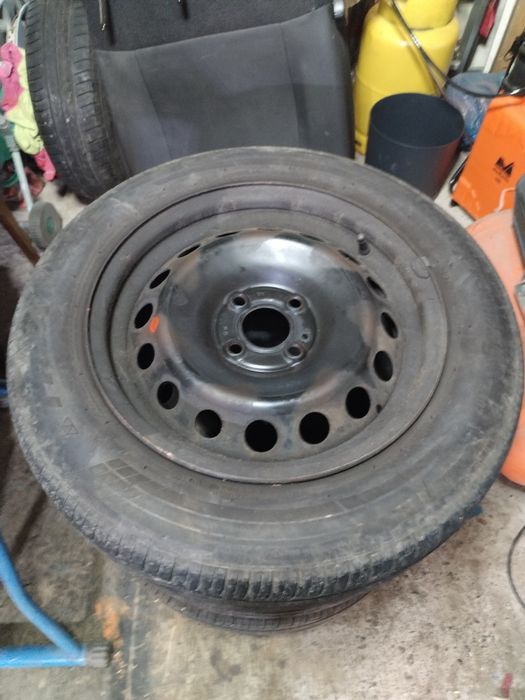 Vand 4 jante otel cu anvelope de vara