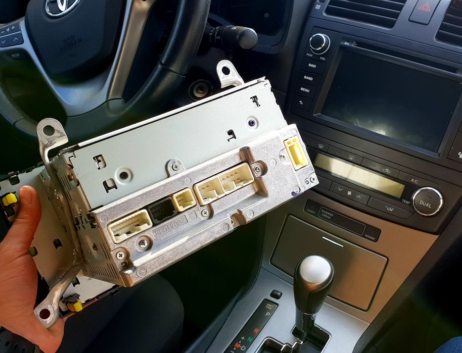 Multimedia Radio CD original Toyota Avensis T27, ca nou