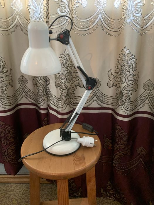 Продам две настольные лампы