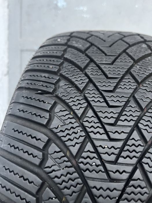2 бр. зимни гуми 235/45/19 Arivo DOT 2322 6,8 mm