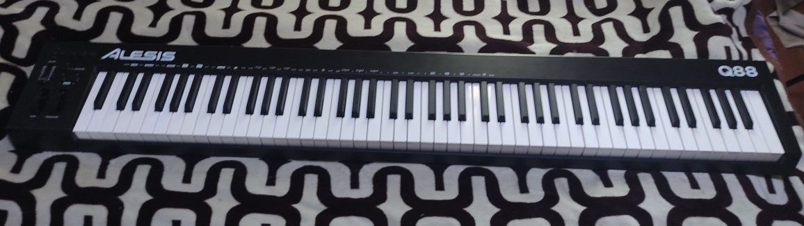 Midi клавиатура Alesis Q88 MKII