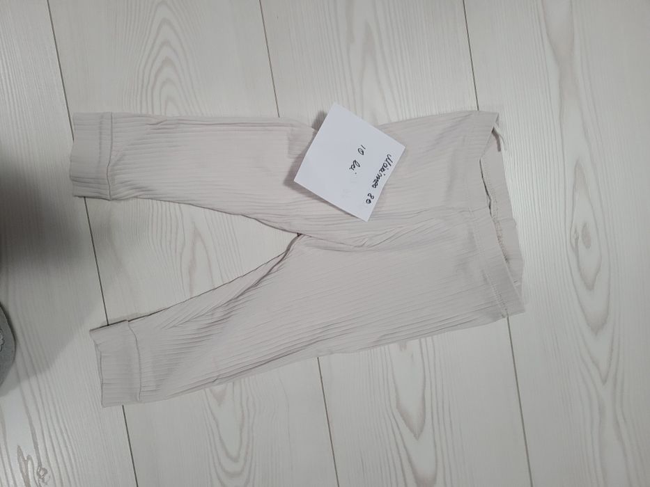 Vand haine mărimea 80,preț pe bucata
Nu asigur transport