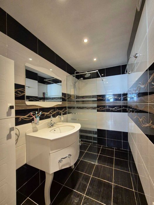 Продава се Тристаен апартамент в Русе, Център - 90 кв.м за 2212 €/кв.м - Снимка #13