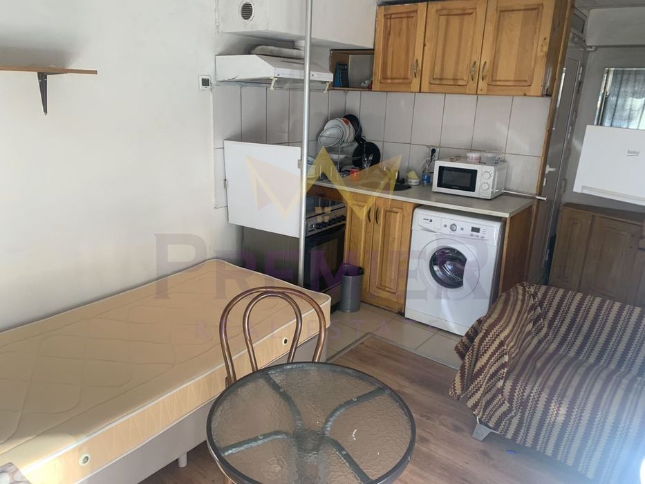 Дава се под наем Едностаен апартамент в Варна, Център - 25 кв.м за 255 € - Снимка #1