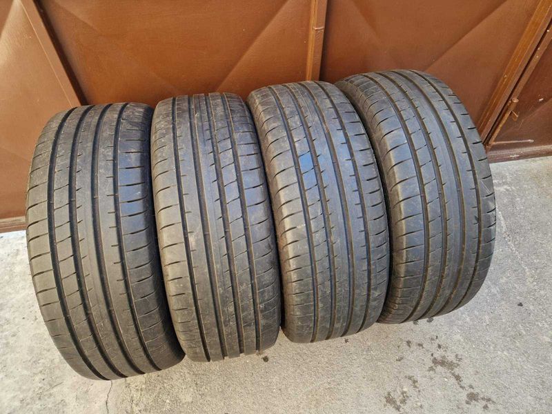 4 Goodyear R20 235/45
летни гуми SUV
DOT4823