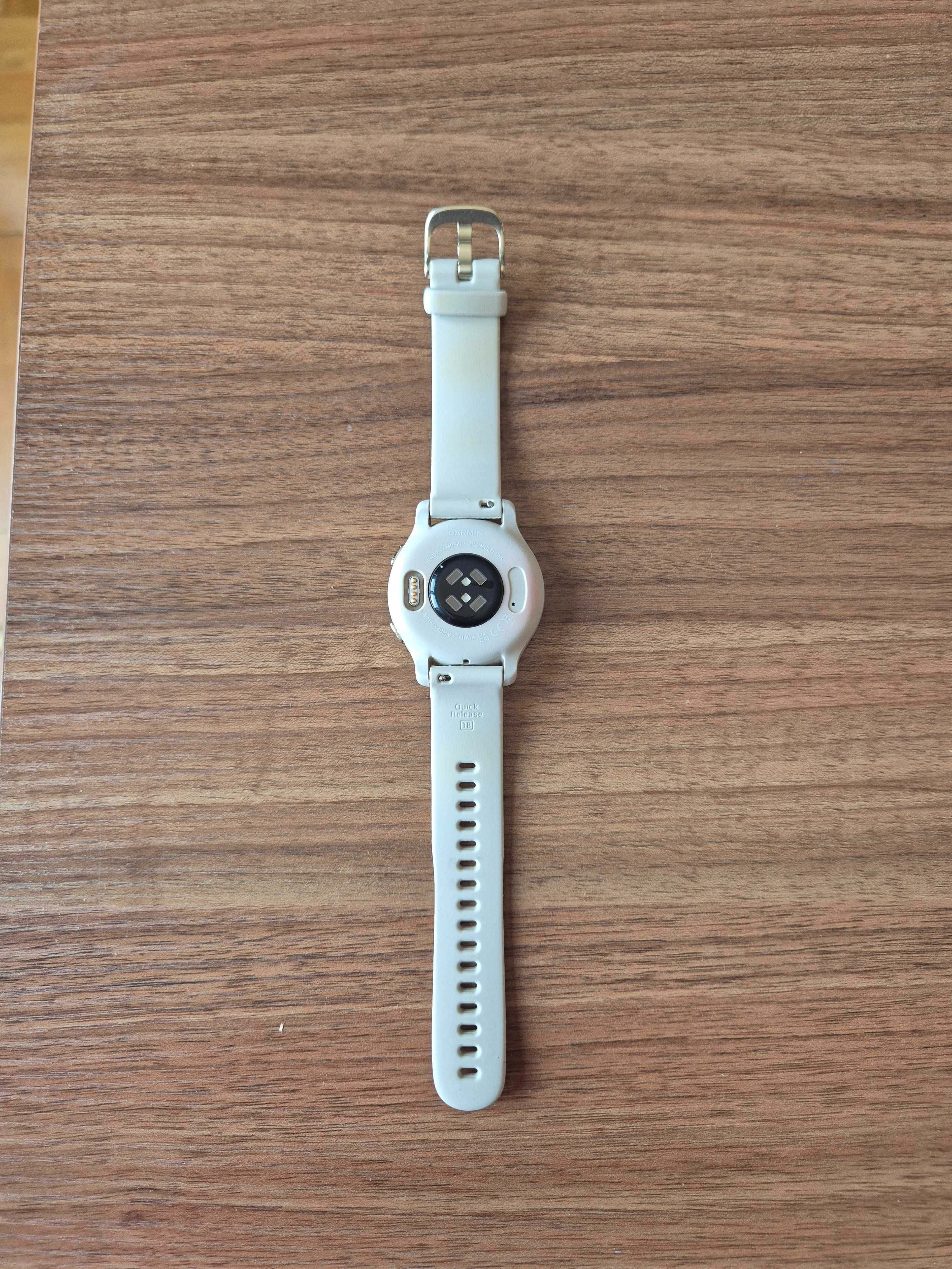 Часовник Garmin Venu 2s