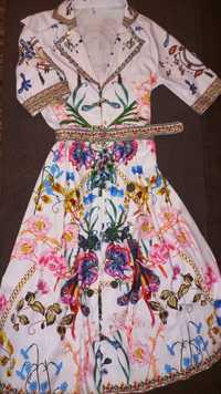 Красивое платье с цветами