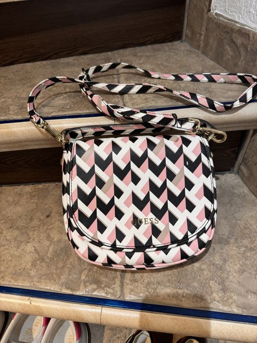 Нова чанта guess